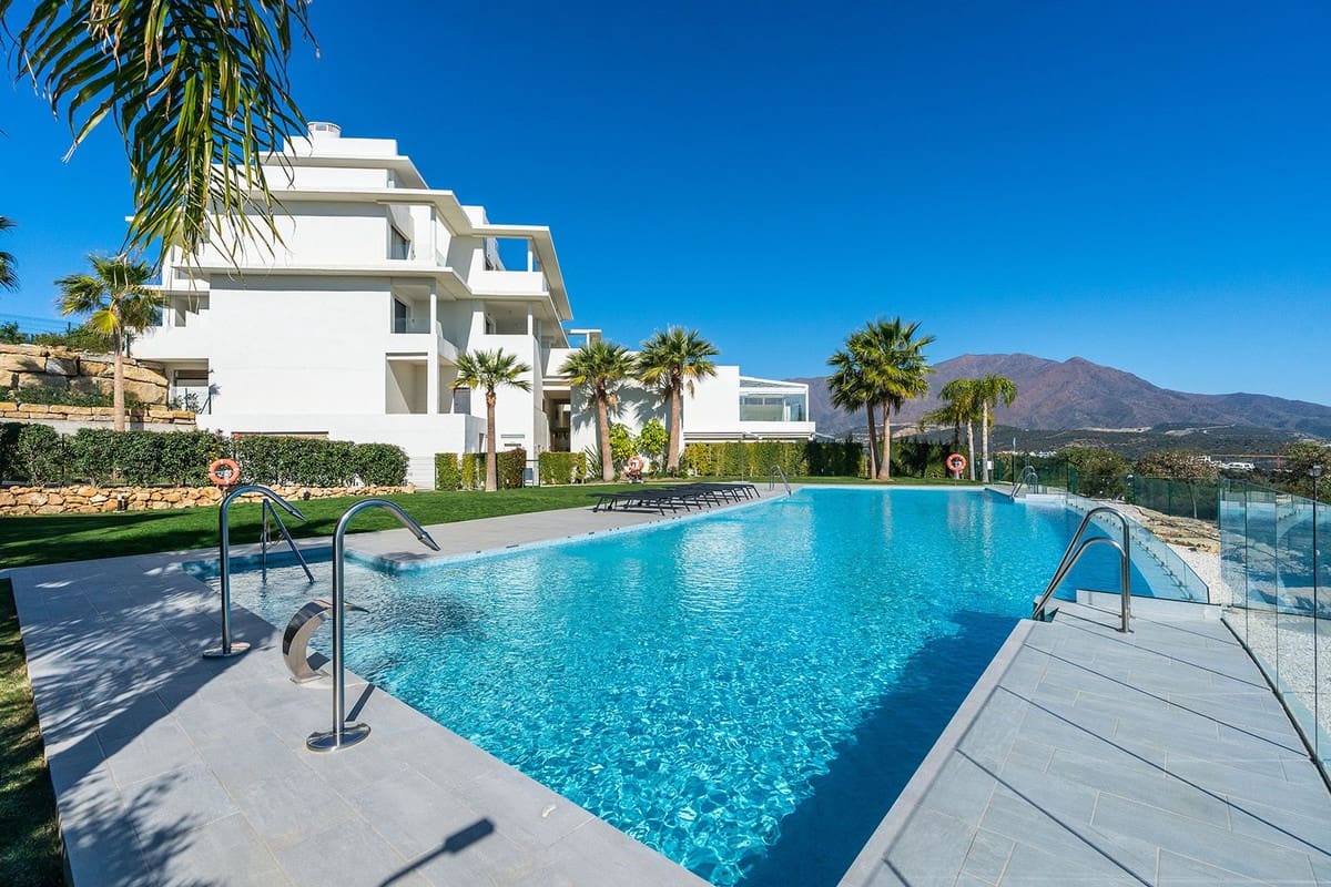 3 bedroom Penthouse for sale in Casares with pool - € 950,000 (Ref: 8122943)