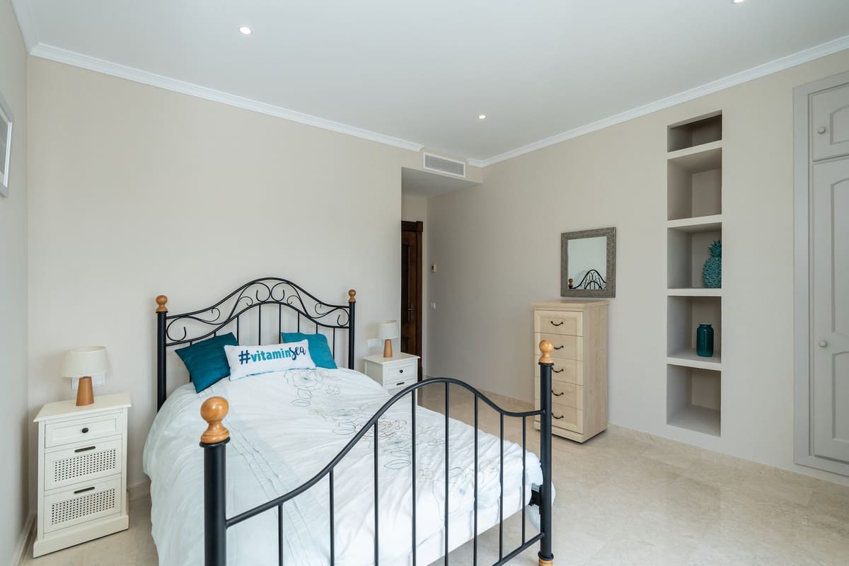 6 bedroom Villa for sale in Benahavis with pool - € 2,475,000 (Ref: 8253239)