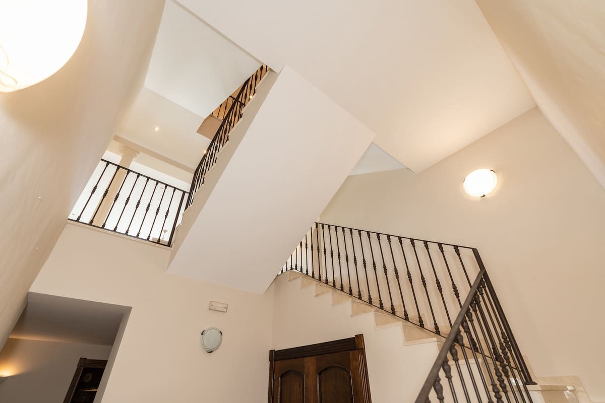 6 bedroom Villa for sale in Benahavis with pool - € 2,475,000 (Ref: 8253239)