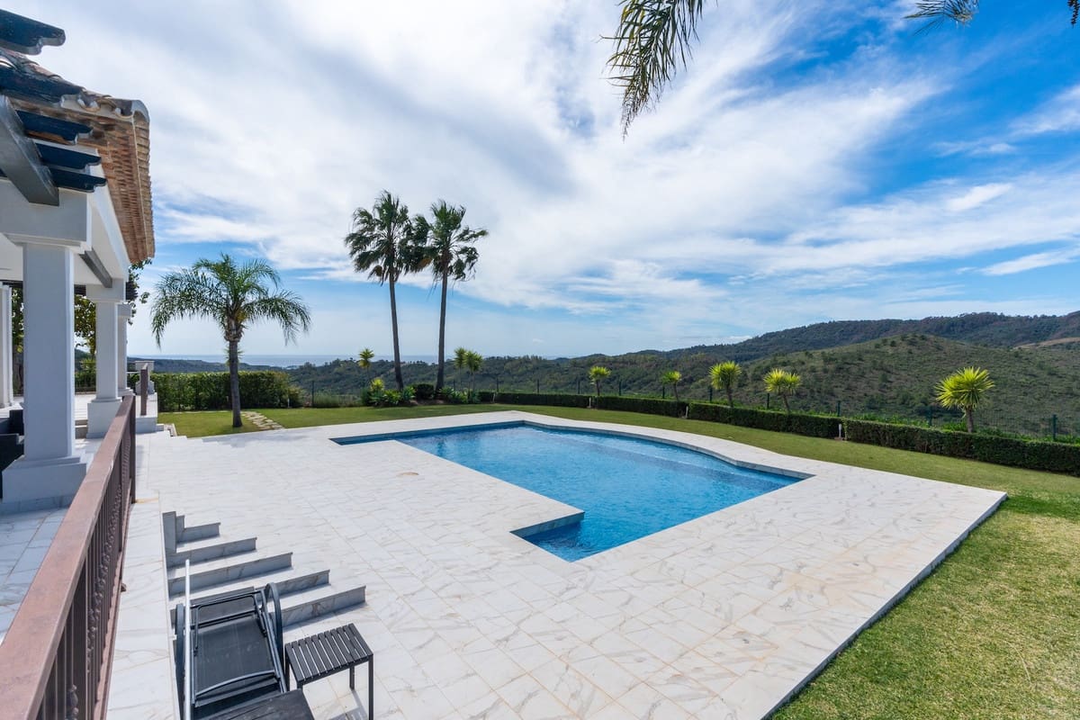 6 bedroom Villa for sale in Benahavis with pool - € 2,475,000 (Ref: 8253239)
