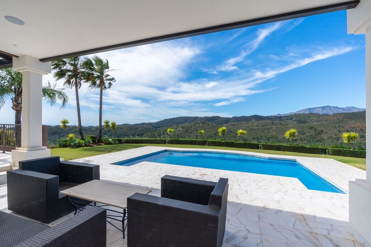 6 bedroom Villa for sale in Benahavis with pool - € 2,475,000 (Ref: 8253239)
