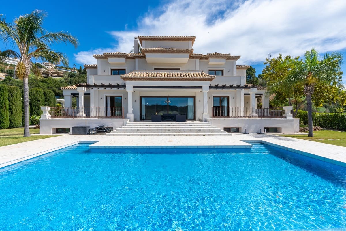 6 bedroom Villa for sale in Benahavis with pool - € 2,475,000 (Ref: 8253239)