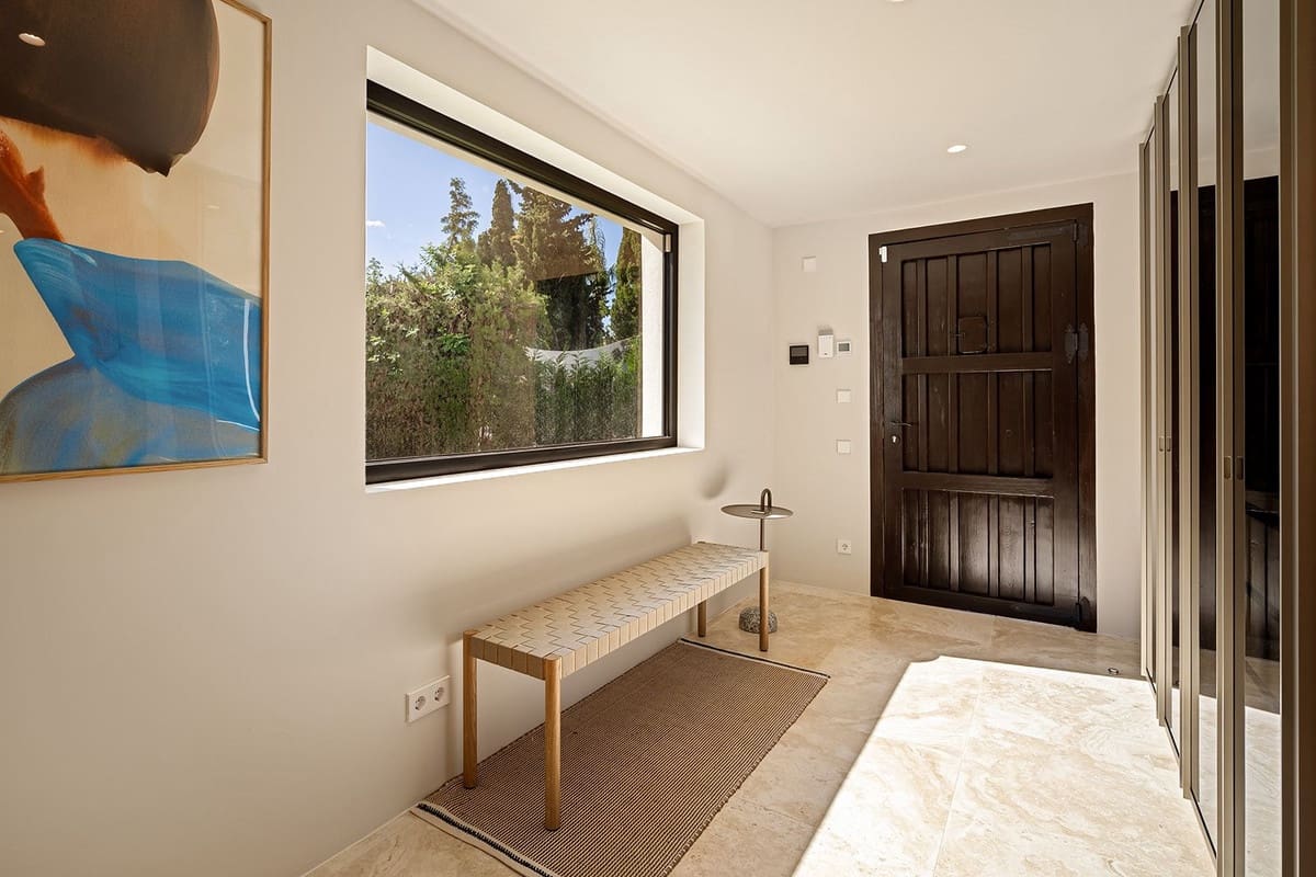 4 bedroom Villa for sale in Nueva Andalucia - € 3,100,000 (Ref: 9472303)