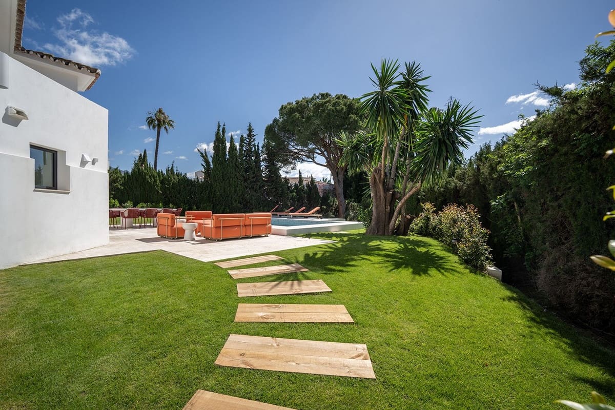 4 bedroom Villa for sale in Nueva Andalucia - € 3,100,000 (Ref: 9472303)