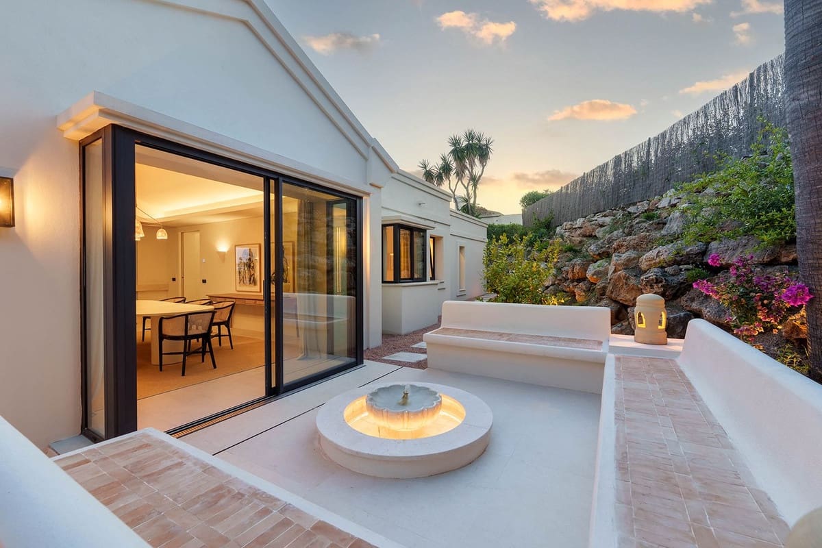 4 bedroom Villa for sale in Nueva Andalucia - € 3,950,000 (Ref: 9472304)