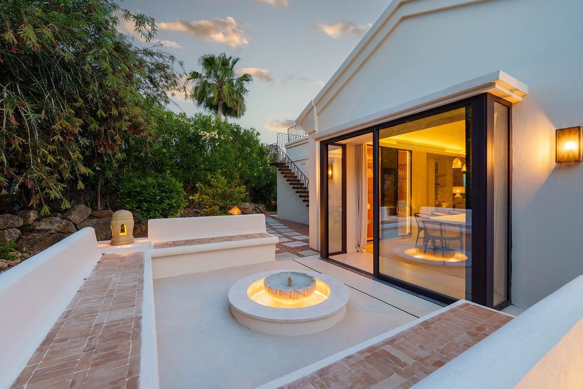 4 bedroom Villa for sale in Nueva Andalucia - € 3,950,000 (Ref: 9472304)