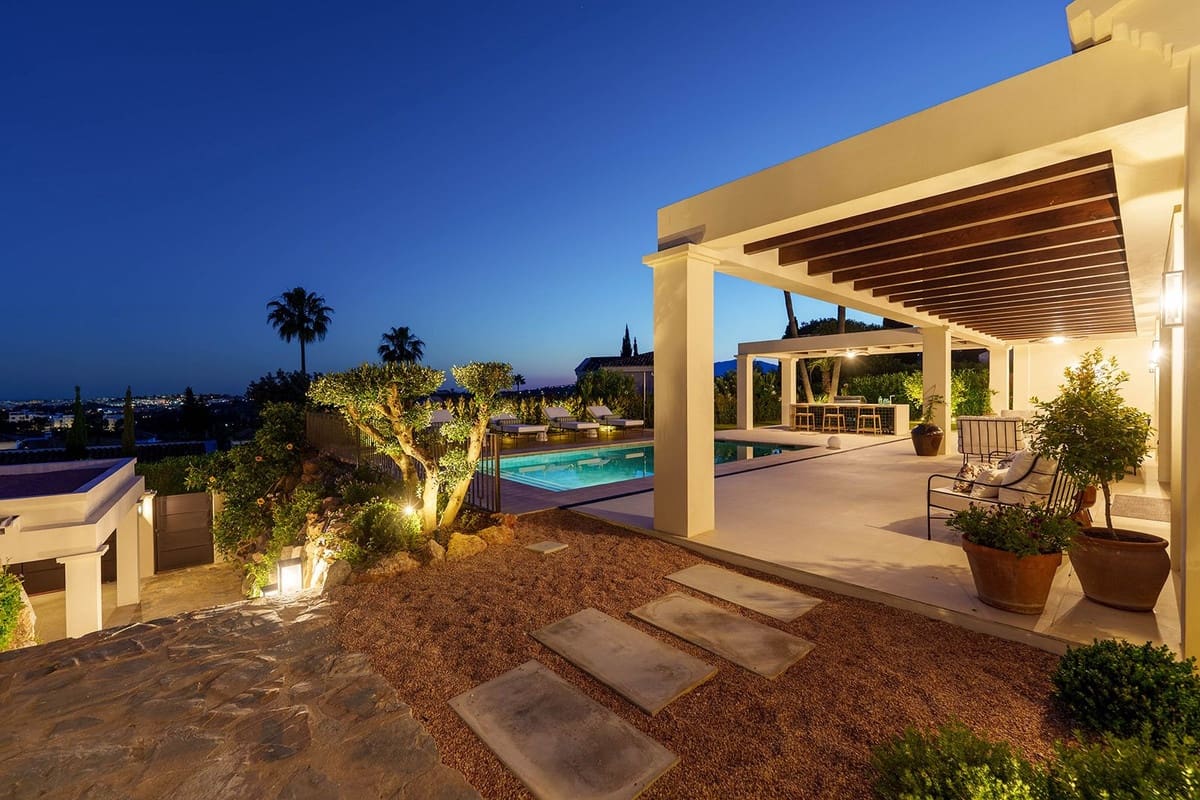 4 bedroom Villa for sale in Nueva Andalucia - € 3,950,000 (Ref: 9472304)