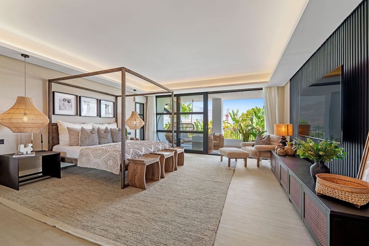 6 bedroom Villa for sale in Nueva Andalucia - € 11,950,000 (Ref: 9472305)