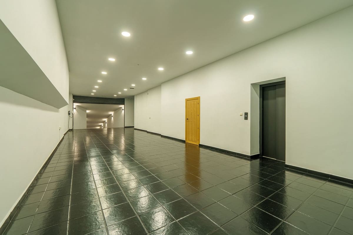 6 bedroom Villa for sale in Nueva Andalucia - € 11,950,000 (Ref: 9472305)