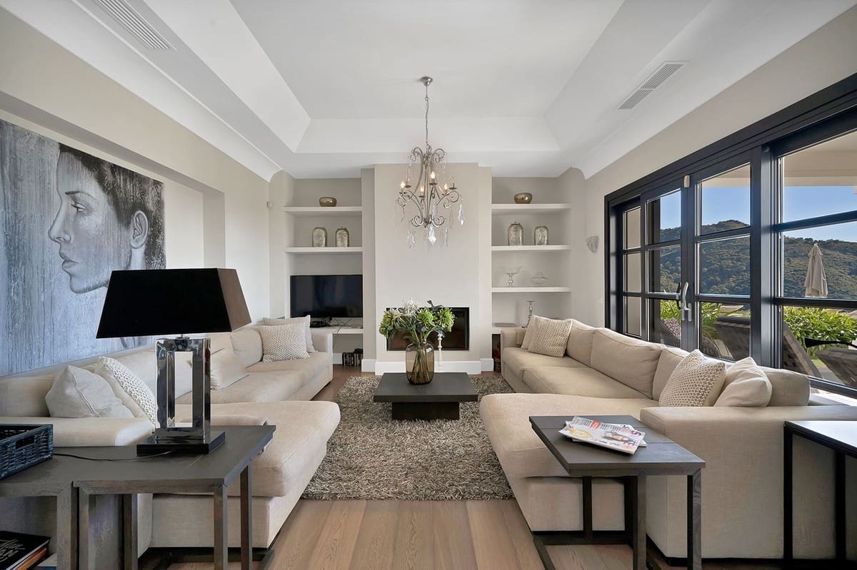 5 bedroom Villa for sale in Benahavis - € 4,950,000 (Ref: 9472308)