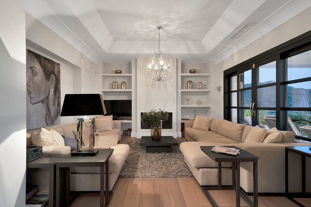 5 bedroom Villa for sale in Benahavis - € 4,950,000 (Ref: 9472308)