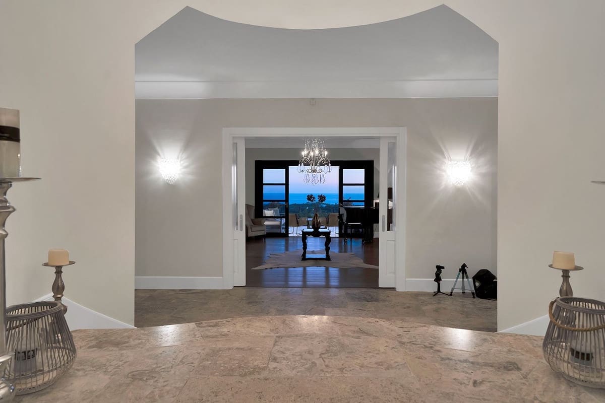 5 bedroom Villa for sale in Benahavis - € 4,950,000 (Ref: 9472308)