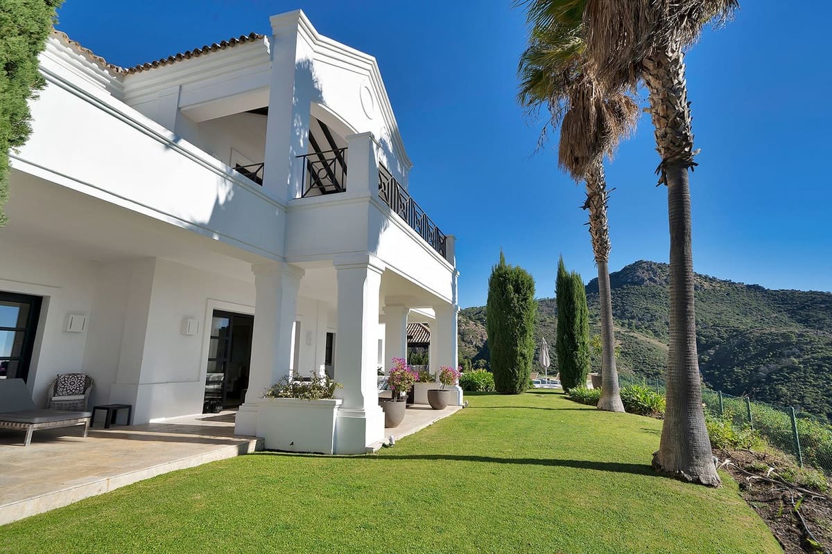 5 bedroom Villa for sale in Benahavis - € 4,950,000 (Ref: 9472308)