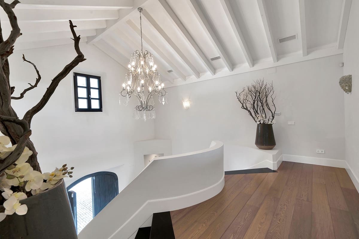 5 bedroom Villa for sale in Benahavis - € 4,950,000 (Ref: 9472308)