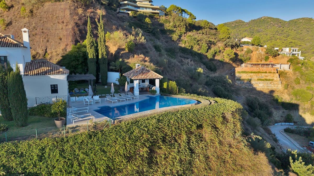 5 bedroom Villa for sale in Benahavis - € 4,950,000 (Ref: 9472308)