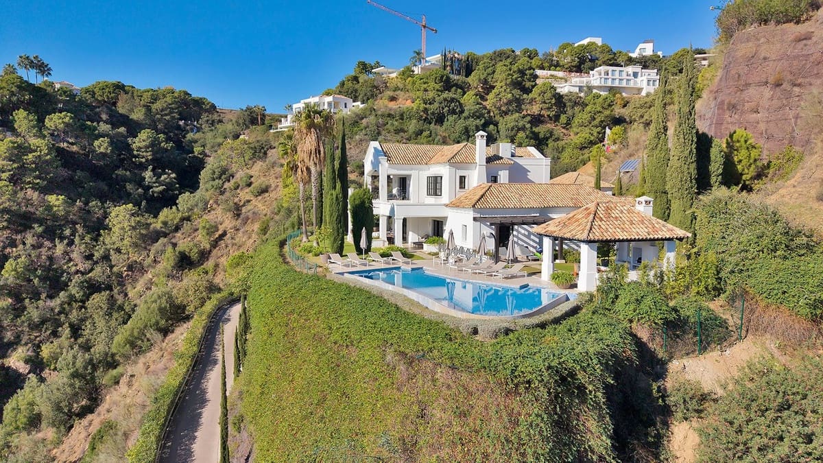 5 bedroom Villa for sale in Benahavis - € 4,950,000 (Ref: 9472308)