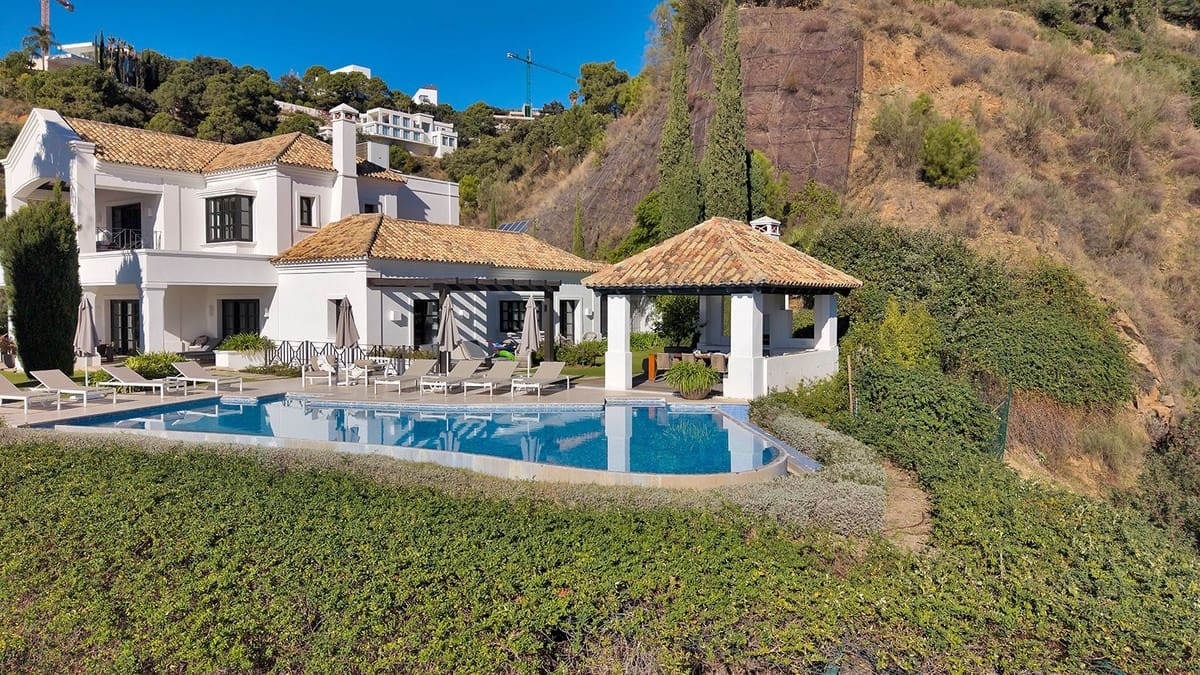 5 bedroom Villa for sale in Benahavis - € 4,950,000 (Ref: 9472308)