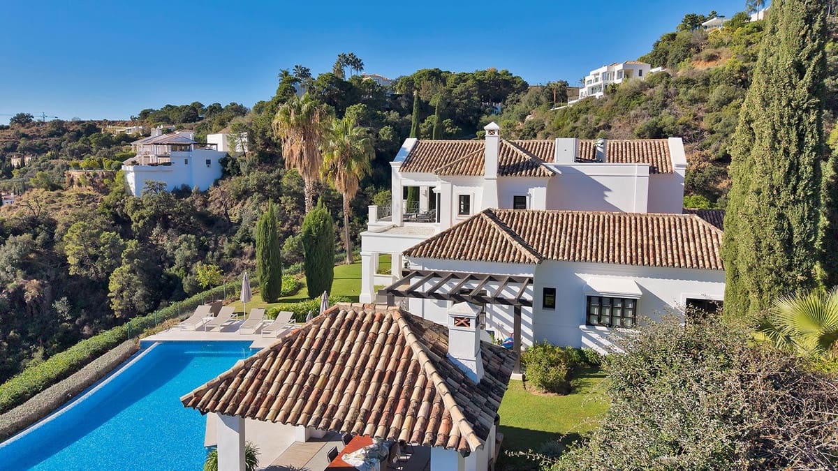 5 bedroom Villa for sale in Benahavis - € 4,950,000 (Ref: 9472308)