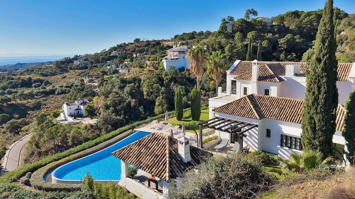 5 bedroom Villa for sale in Benahavis - € 4,950,000 (Ref: 9472308)