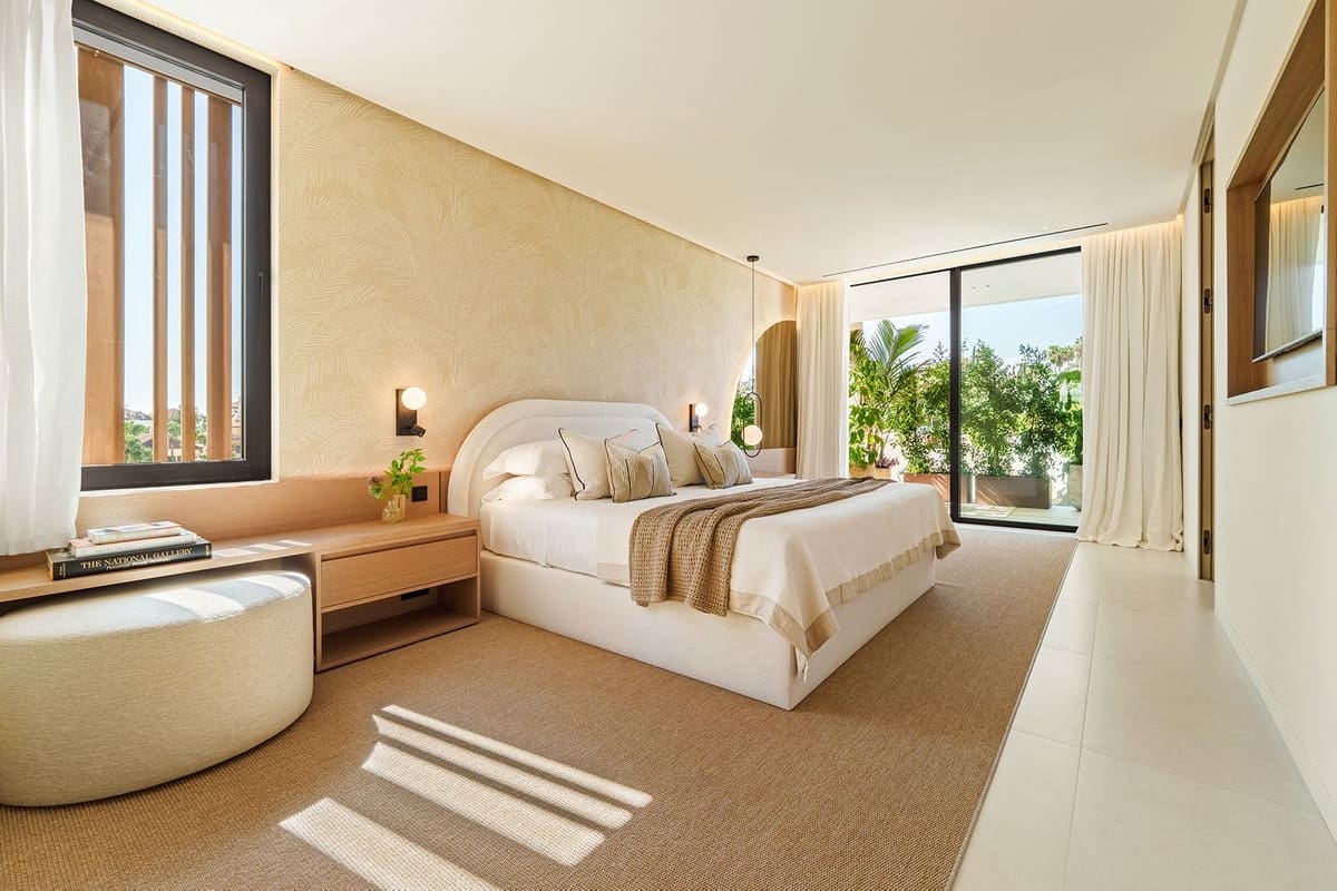 5 bedroom Villa for sale in Golden Mile - € 5,995,000 (Ref: 9472310)