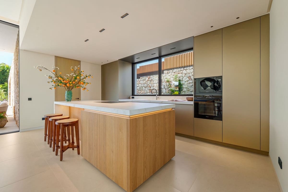 5 bedroom Villa for sale in Golden Mile - € 5,995,000 (Ref: 9472310)