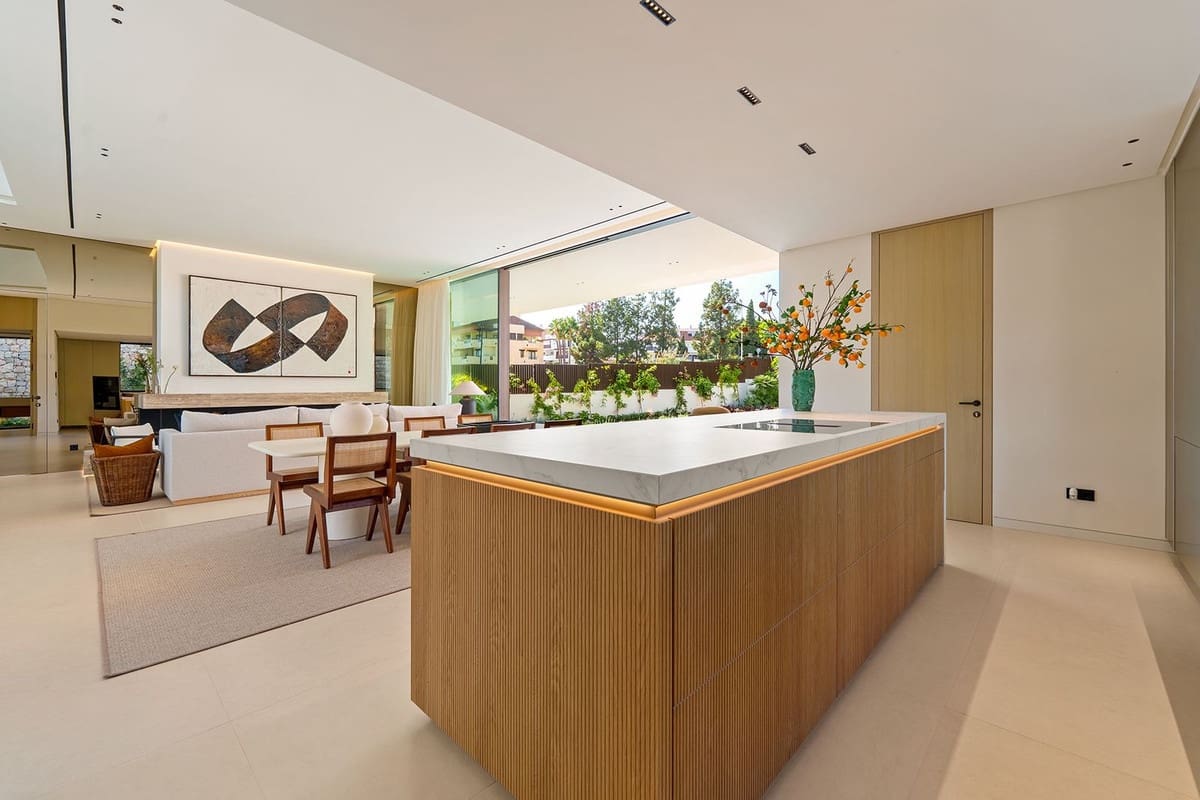 5 bedroom Villa for sale in Golden Mile - € 5,995,000 (Ref: 9472310)