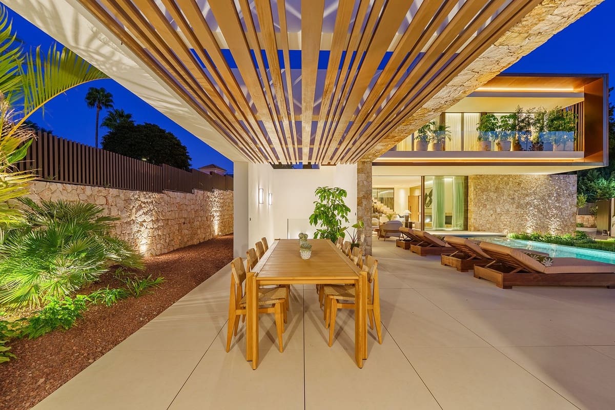 5 bedroom Villa for sale in Golden Mile - € 5,995,000 (Ref: 9472310)