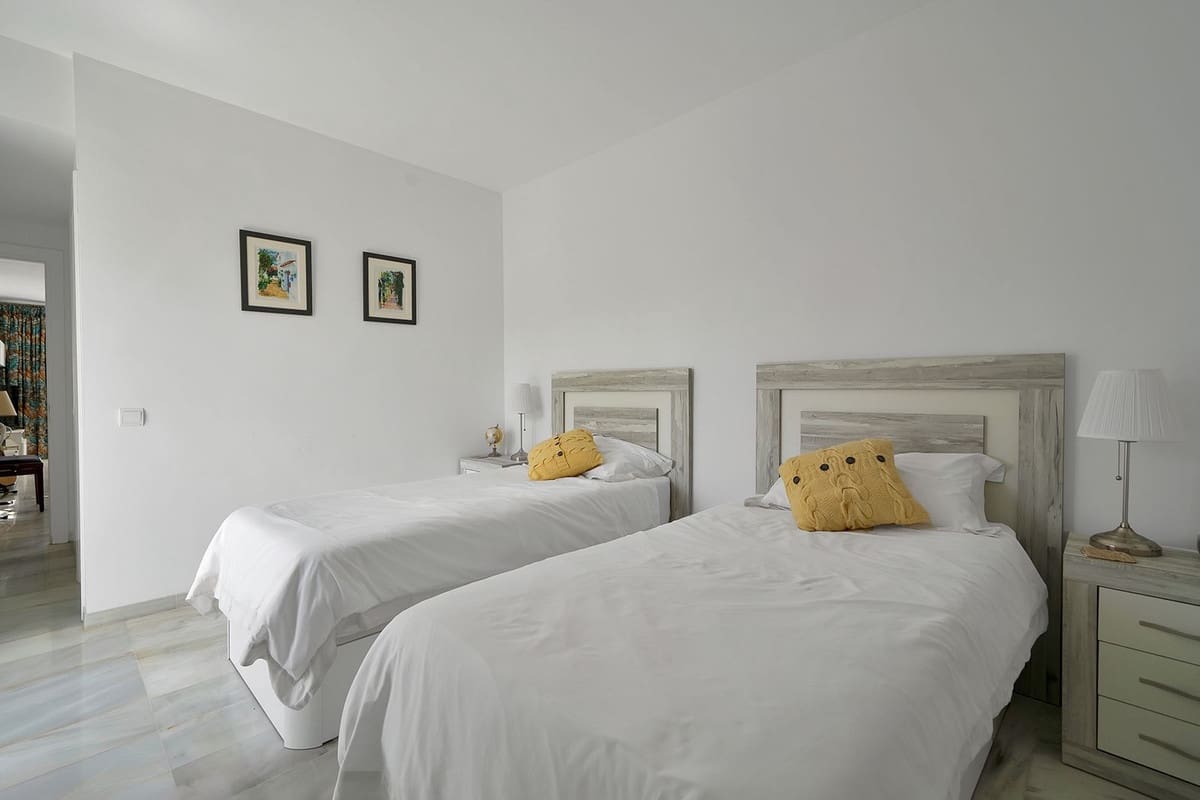 3 soveværelse Penthouse til salg i Estepona med swimmingpool garage - € 925.000 (Ref: 9472313)