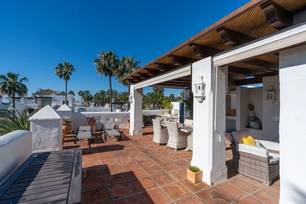 3 soveværelse Penthouse til salg i Estepona med swimmingpool garage - € 925.000 (Ref: 9472313)
