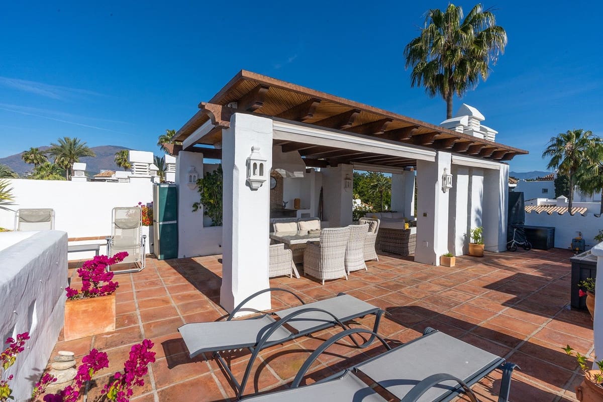 3 soveværelse Penthouse til salg i Estepona med swimmingpool garage - € 925.000 (Ref: 9472313)