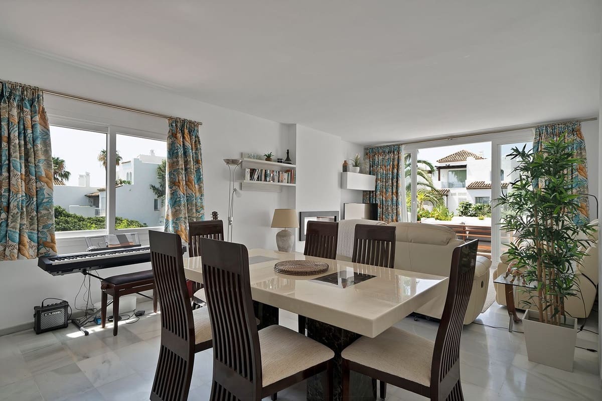 3 soveværelse Penthouse til salg i Estepona med swimmingpool garage - € 925.000 (Ref: 9472313)