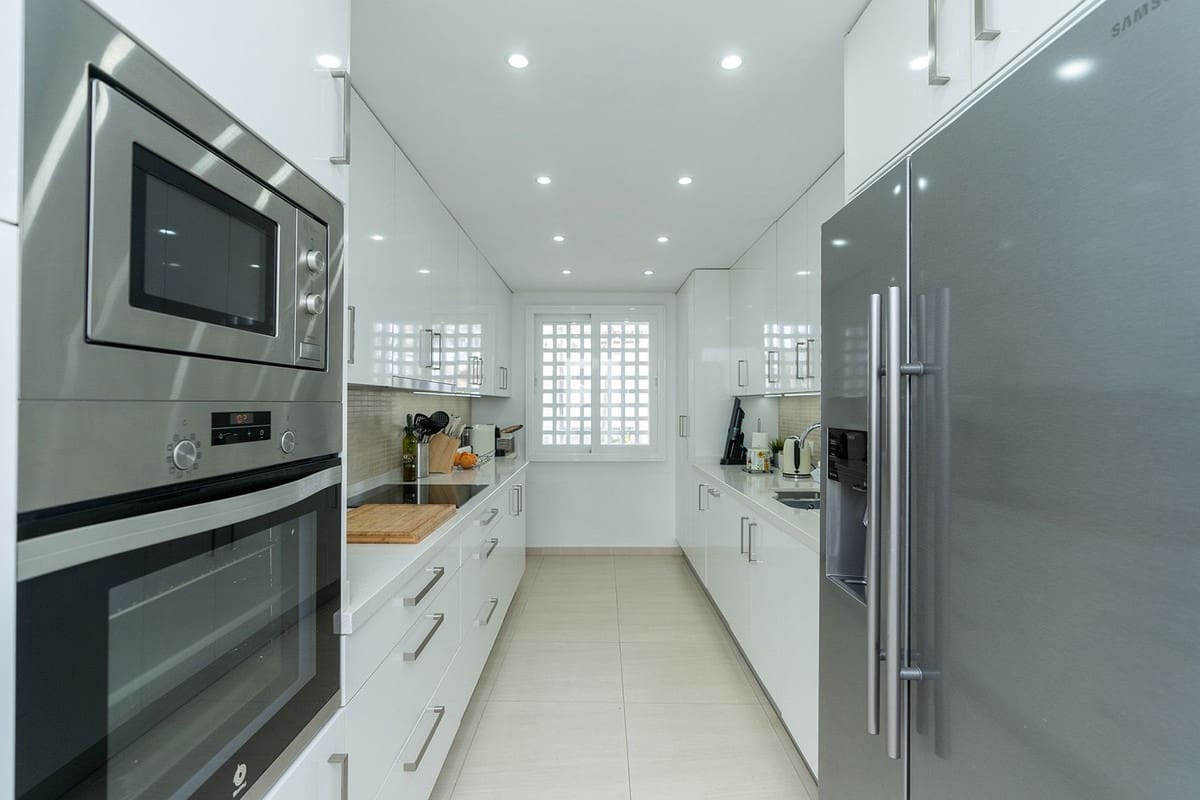 3 soveværelse Penthouse til salg i Estepona med swimmingpool garage - € 925.000 (Ref: 9472313)