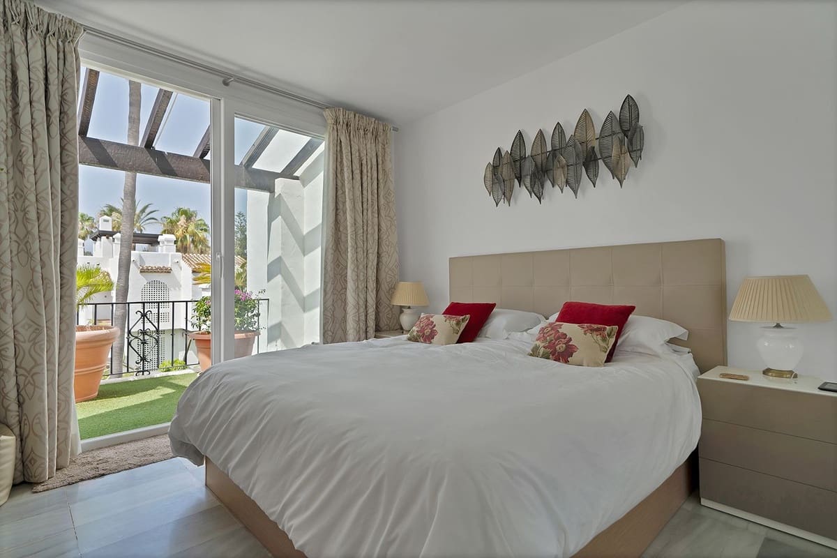 3 soveværelse Penthouse til salg i Estepona med swimmingpool garage - € 925.000 (Ref: 9472313)