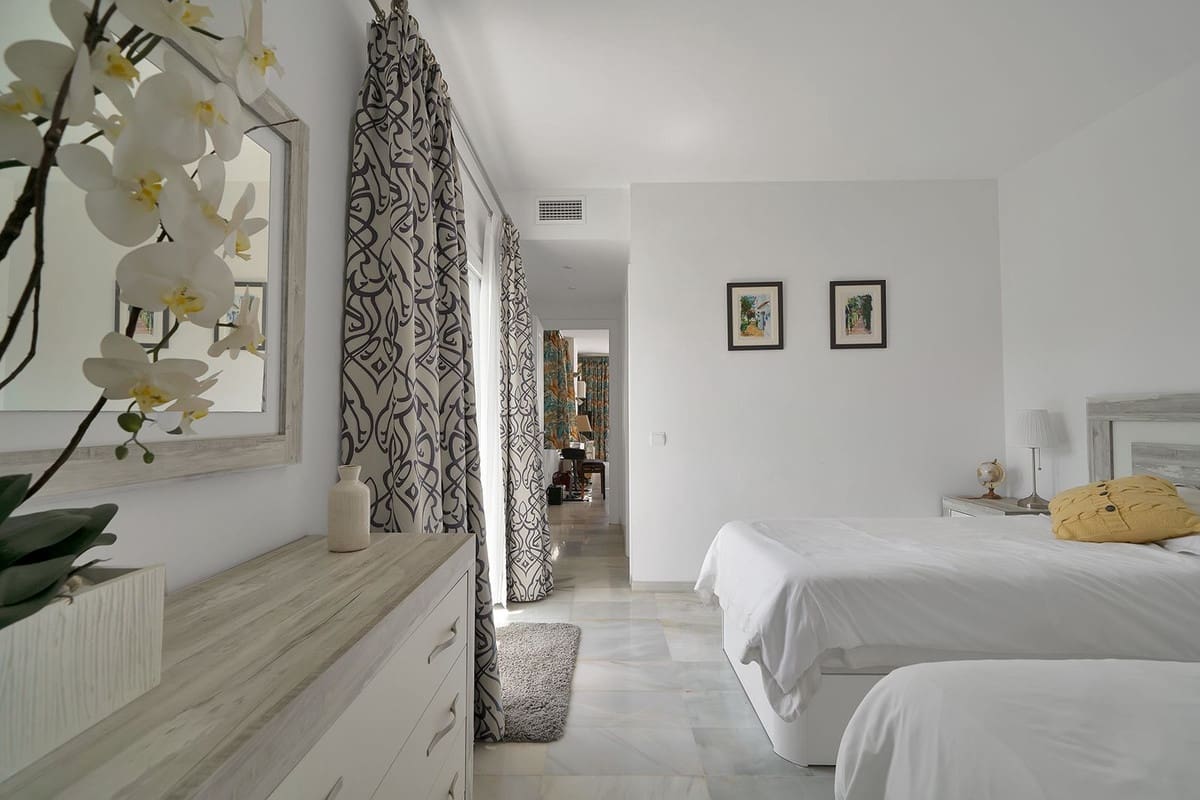 3 soveværelse Penthouse til salg i Estepona med swimmingpool garage - € 925.000 (Ref: 9472313)