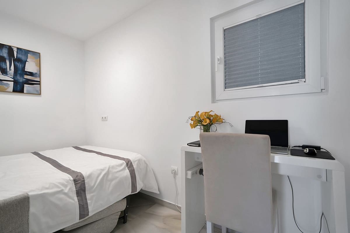 3 soveværelse Penthouse til salg i Estepona med swimmingpool garage - € 925.000 (Ref: 9472313)