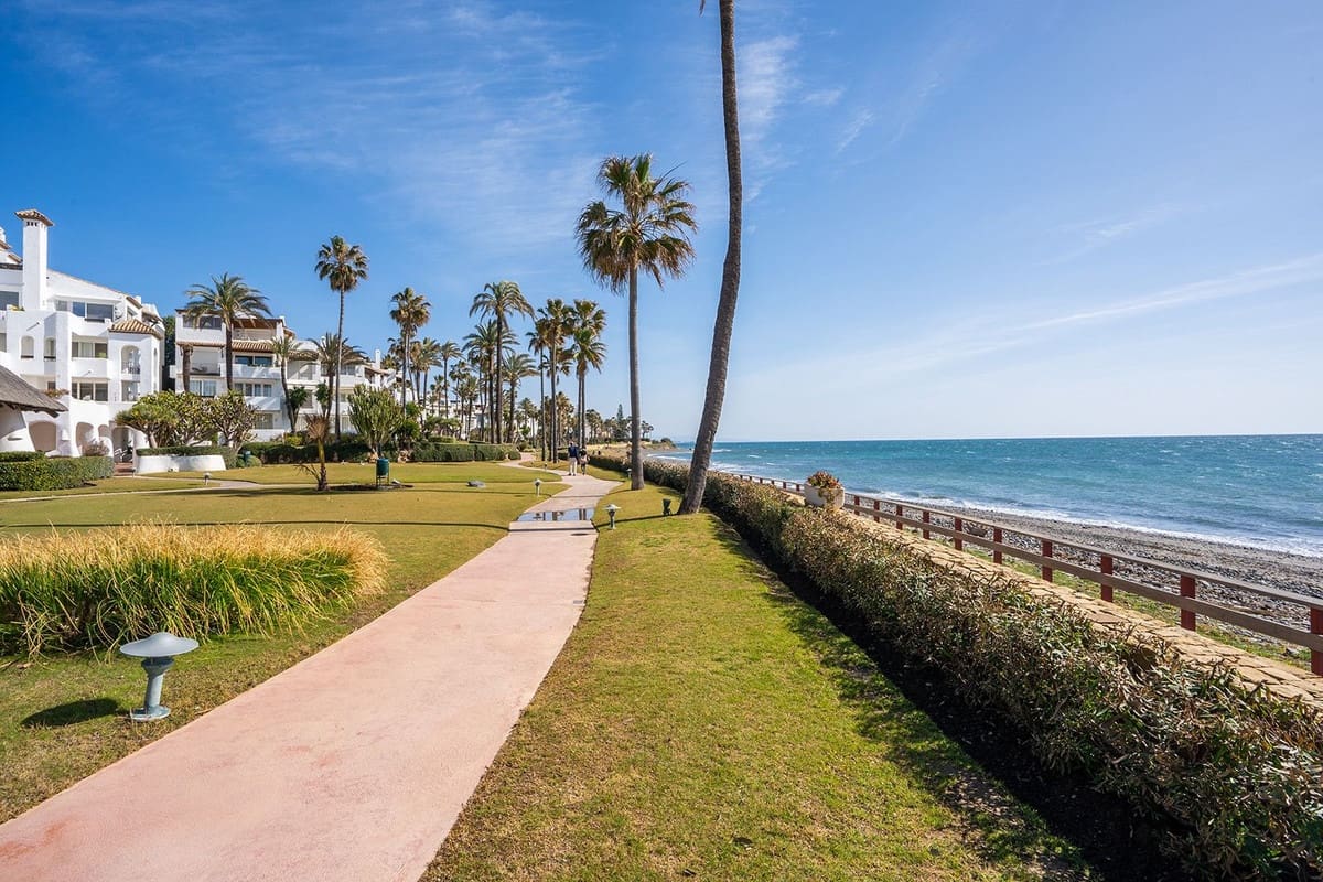 3 soveværelse Penthouse til salg i Estepona med swimmingpool garage - € 925.000 (Ref: 9472313)