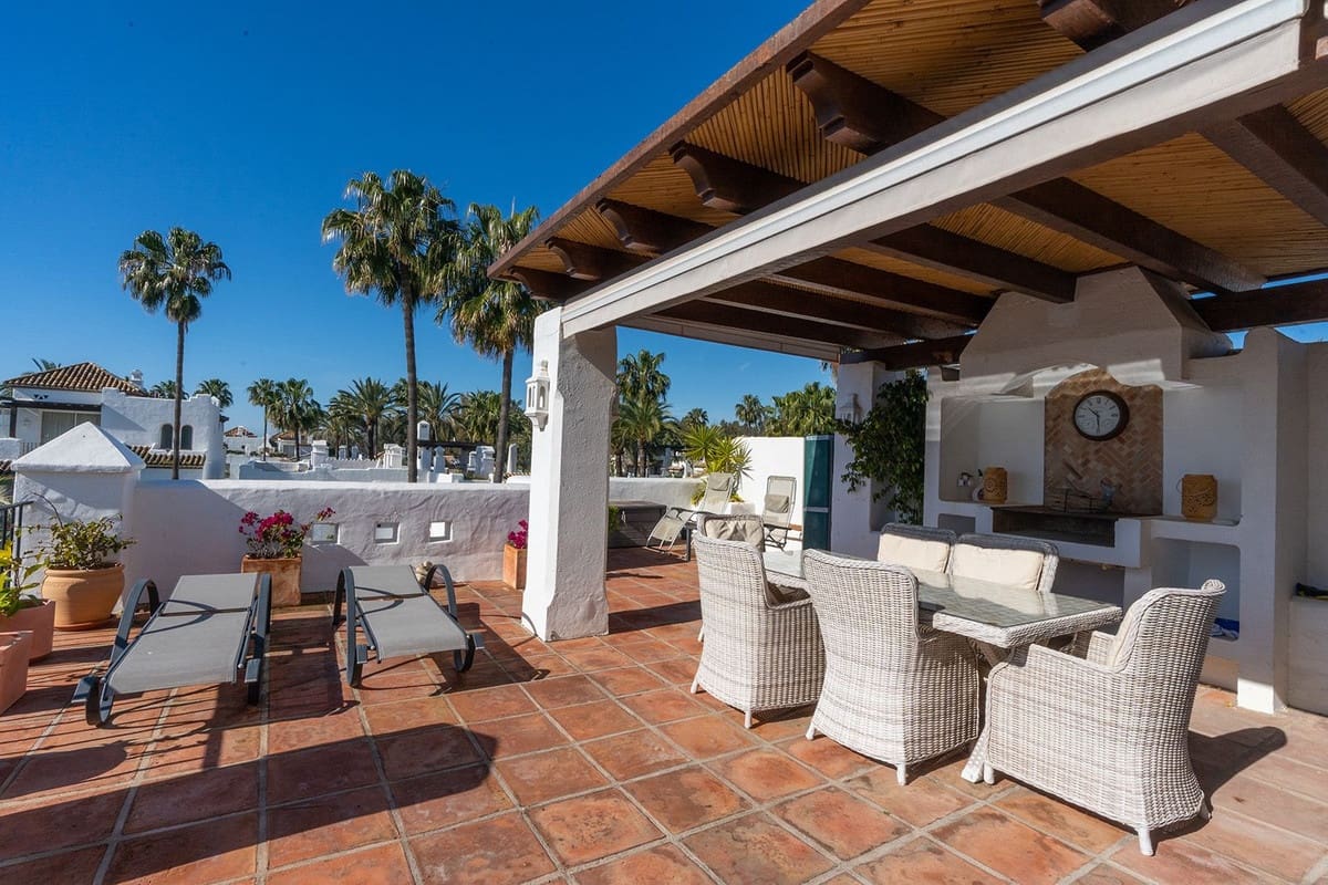3 soveværelse Penthouse til salg i Estepona med swimmingpool garage - € 925.000 (Ref: 9472313)