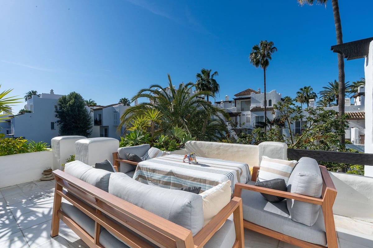 3 soveværelse Penthouse til salg i Estepona med swimmingpool garage - € 925.000 (Ref: 9472313)