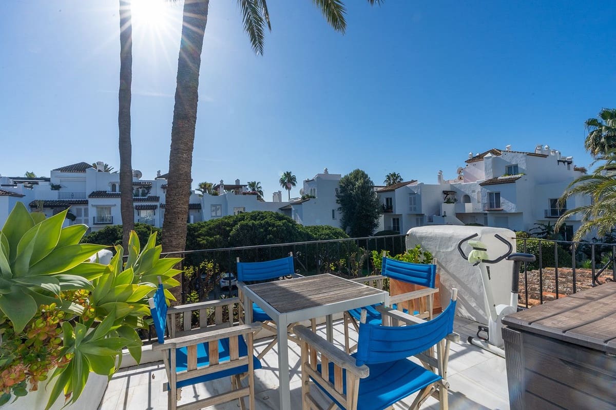 3 soveværelse Penthouse til salg i Estepona med swimmingpool garage - € 925.000 (Ref: 9472313)