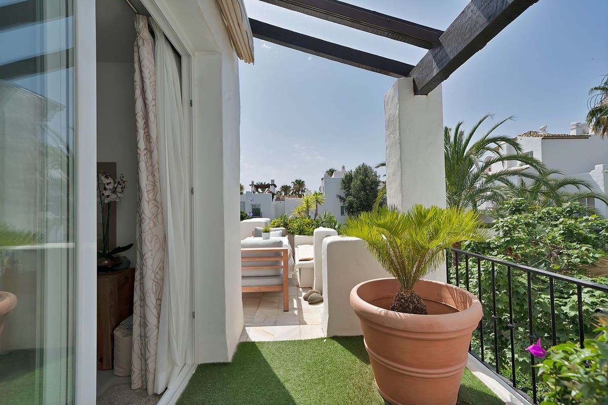 3 soveværelse Penthouse til salg i Estepona med swimmingpool garage - € 925.000 (Ref: 9472313)