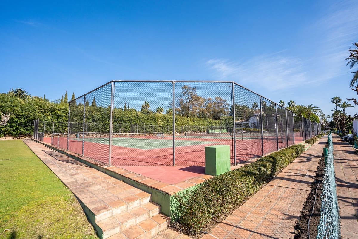 3 soveværelse Penthouse til salg i Estepona med swimmingpool garage - € 925.000 (Ref: 9472313)