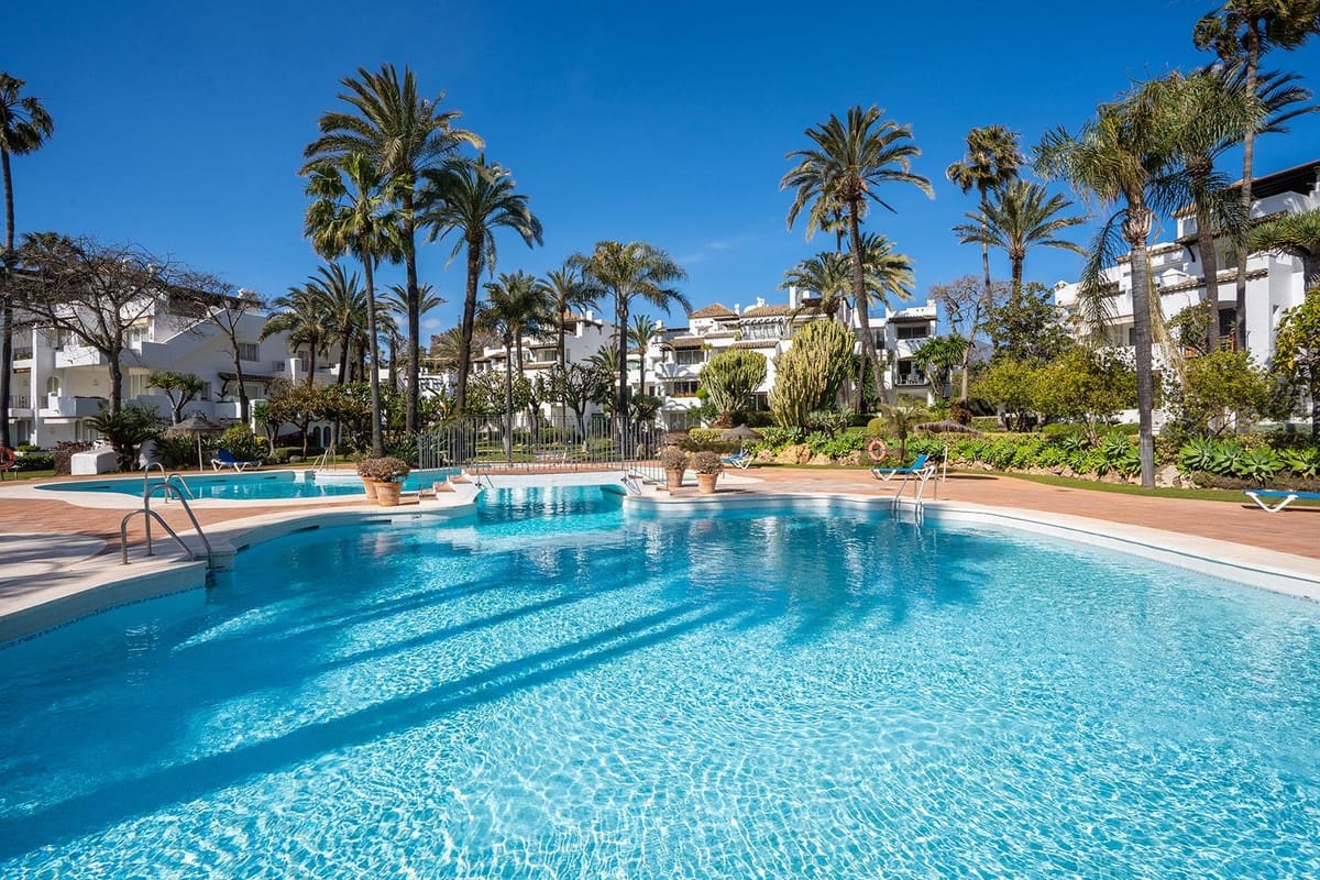 3 soveværelse Penthouse til salg i Estepona med swimmingpool garage - € 925.000 (Ref: 9472313)