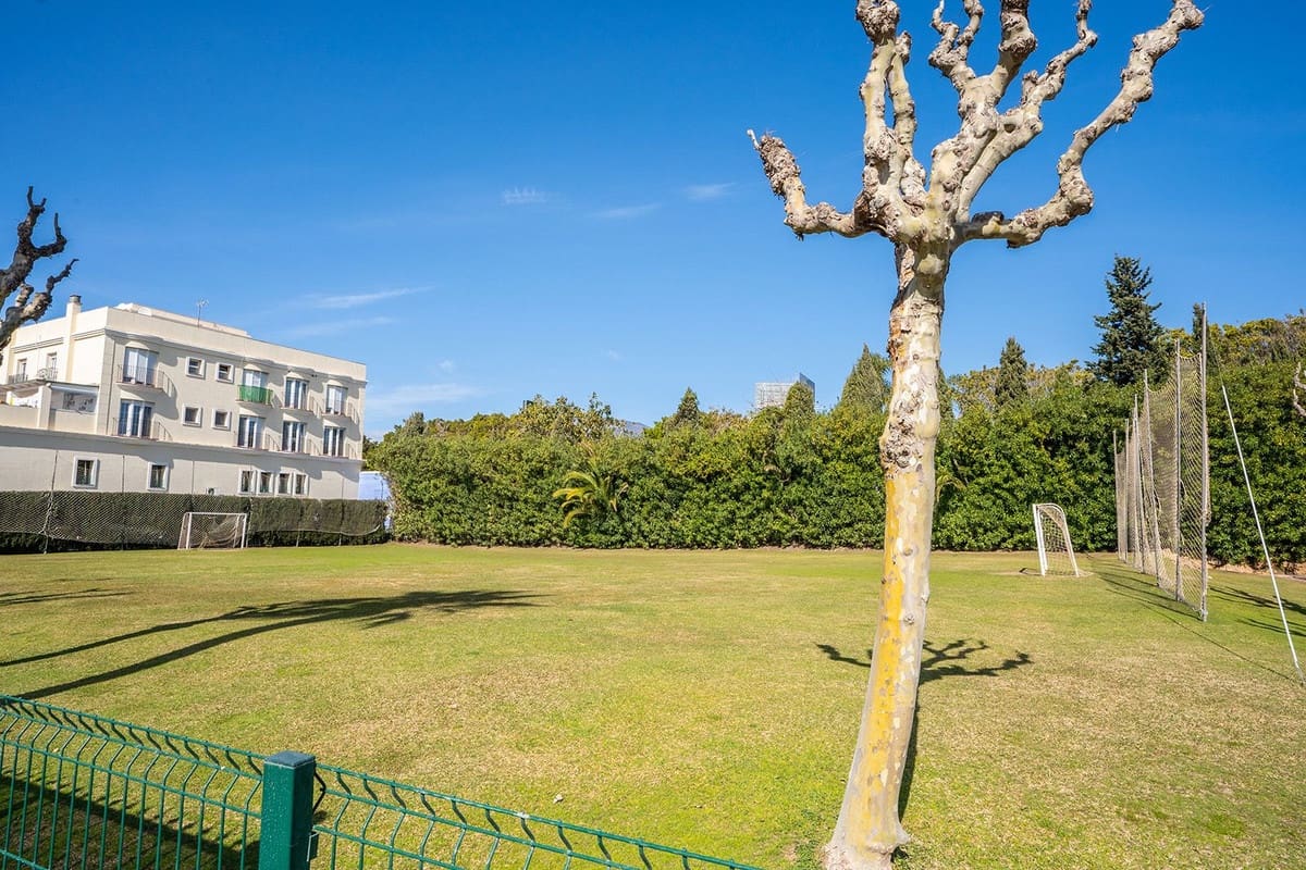 3 soveværelse Penthouse til salg i Estepona med swimmingpool garage - € 925.000 (Ref: 9472313)