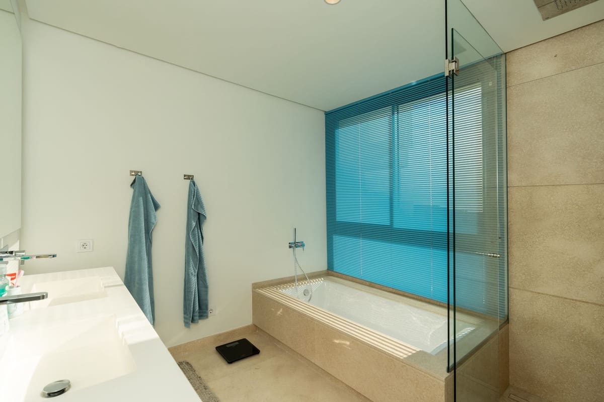 3 bedroom Apartment for sale in Benahavis with garage - € 965,000 (Ref: 9472314)