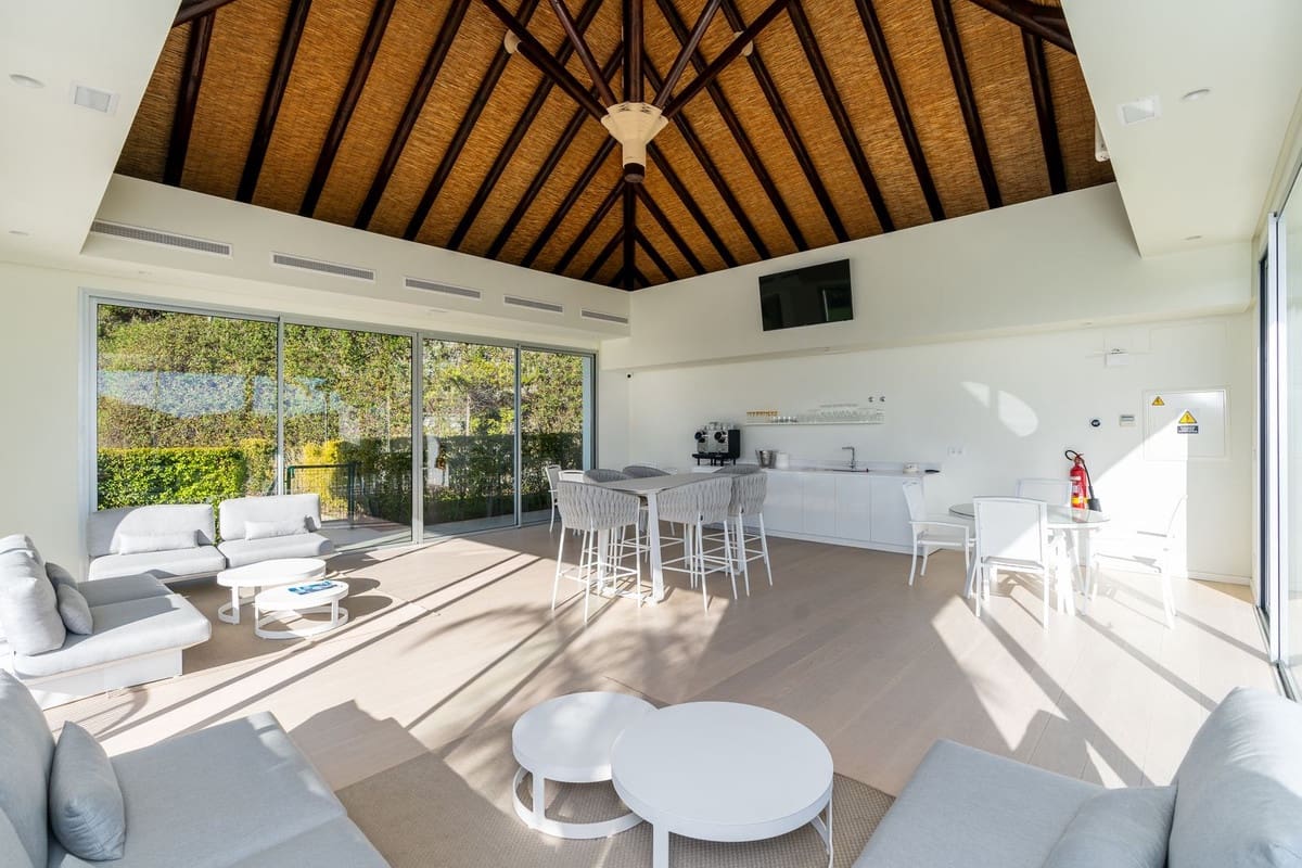 3 bedroom Apartment for sale in Benahavis with garage - € 965,000 (Ref: 9472314)