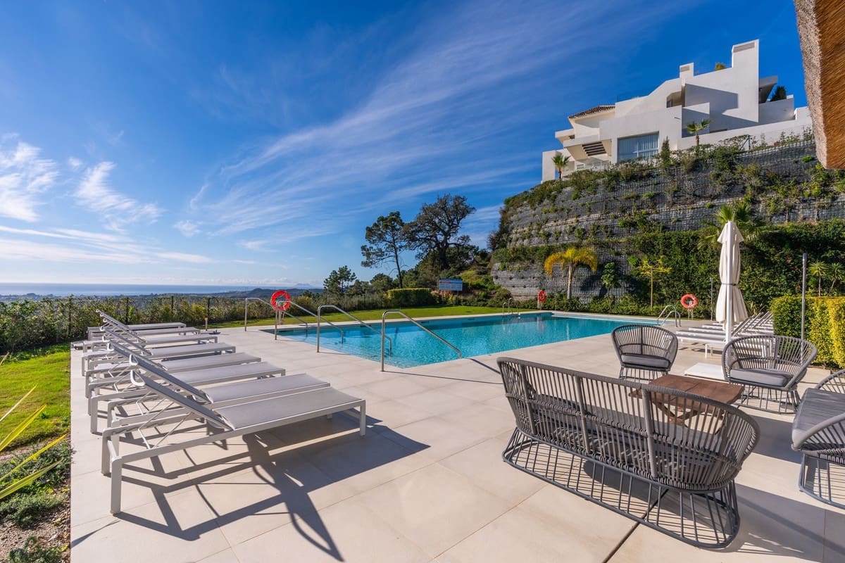 3 bedroom Apartment for sale in Benahavis with garage - € 965,000 (Ref: 9472314)