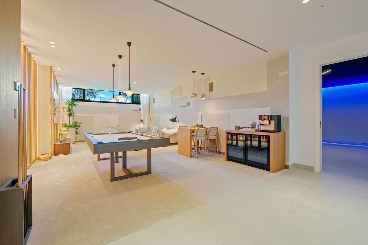 5 bedroom Villa for sale in La Quinta - € 5,495,000 (Ref: 9472318)