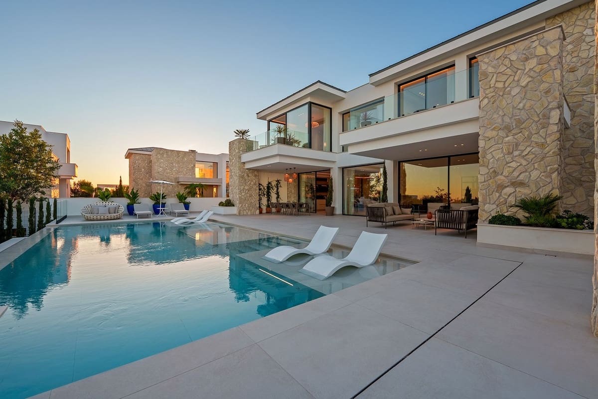 5 bedroom Villa for sale in La Quinta - € 5,495,000 (Ref: 9472318)