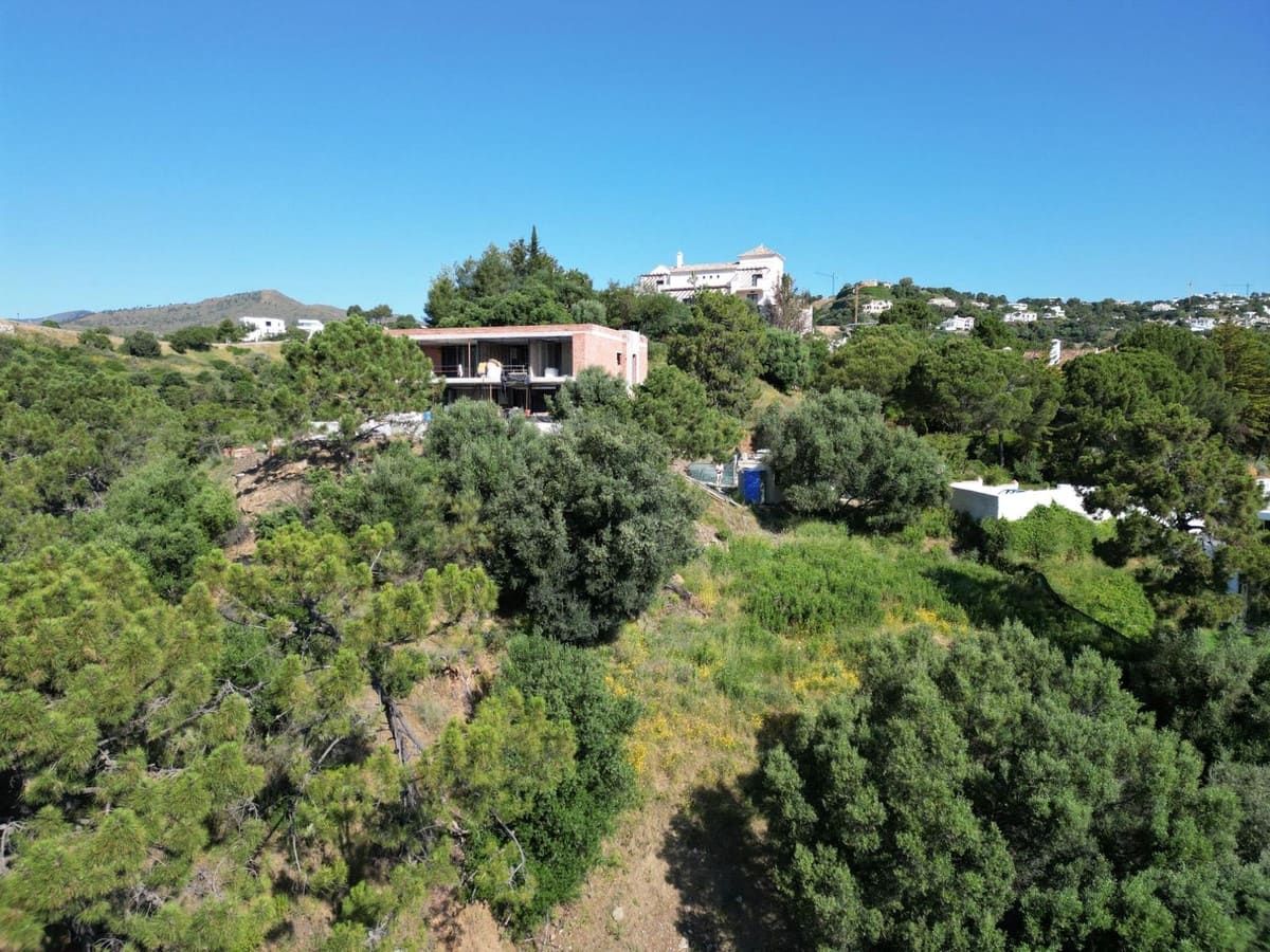 Building Plot for sale in Benahavis - € 395,000 (Ref: 9472346)