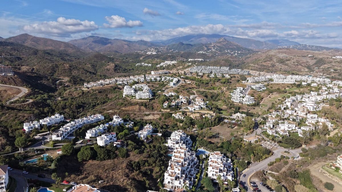 2 bedroom Apartment for sale in New Golden Mile with pool garage - € 349,000 (Ref: 9472347)